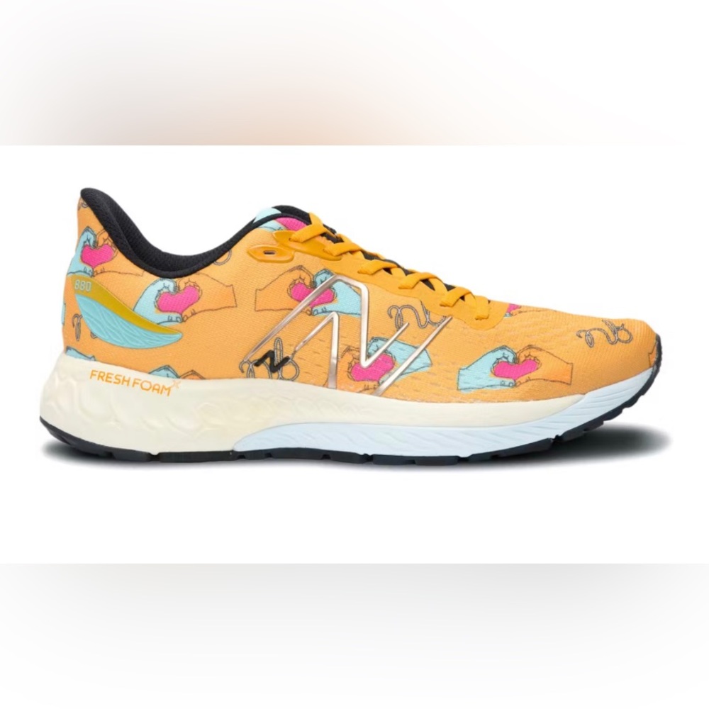 NWOT NEW BALANCE 880 FRESH FOAM X  Heart Hands graphic ❤️/ Size 9 Men’s /Orange